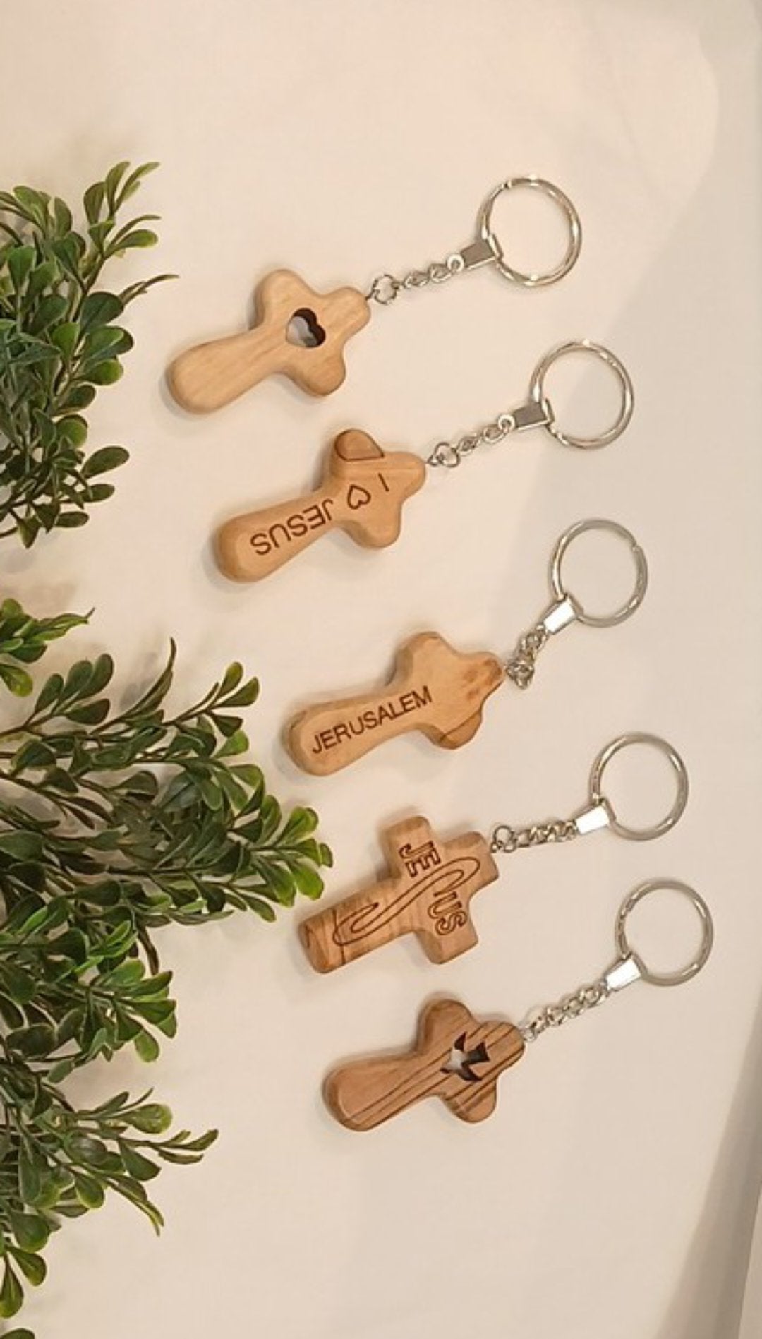 Keychain olive wood hand made from the Holy Land – Jerusalem Arts