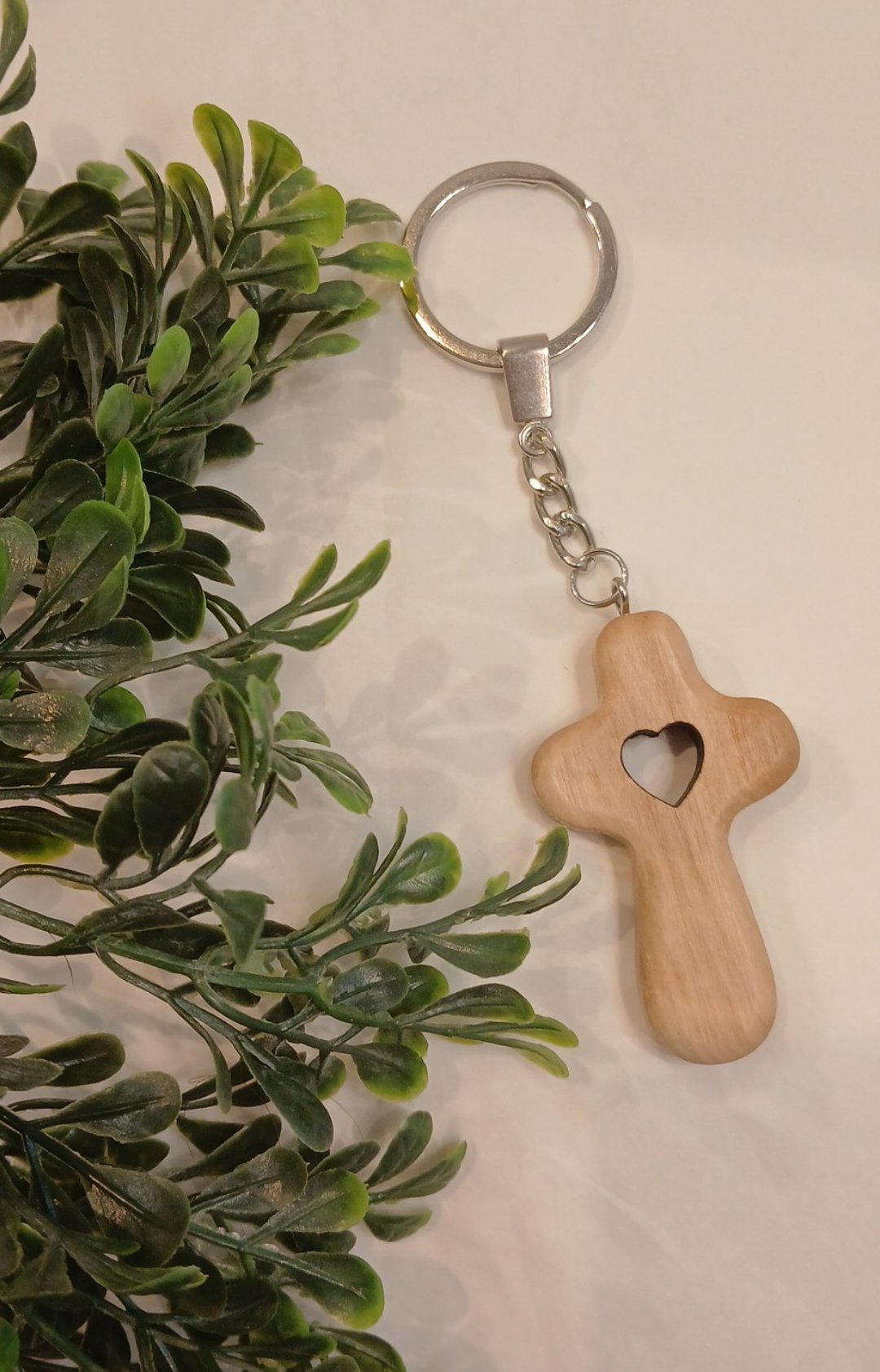 Keychain olive wood with heart ๐