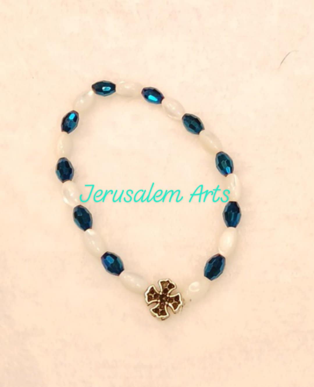 Bracelet mother of Pearl and dark blue beads