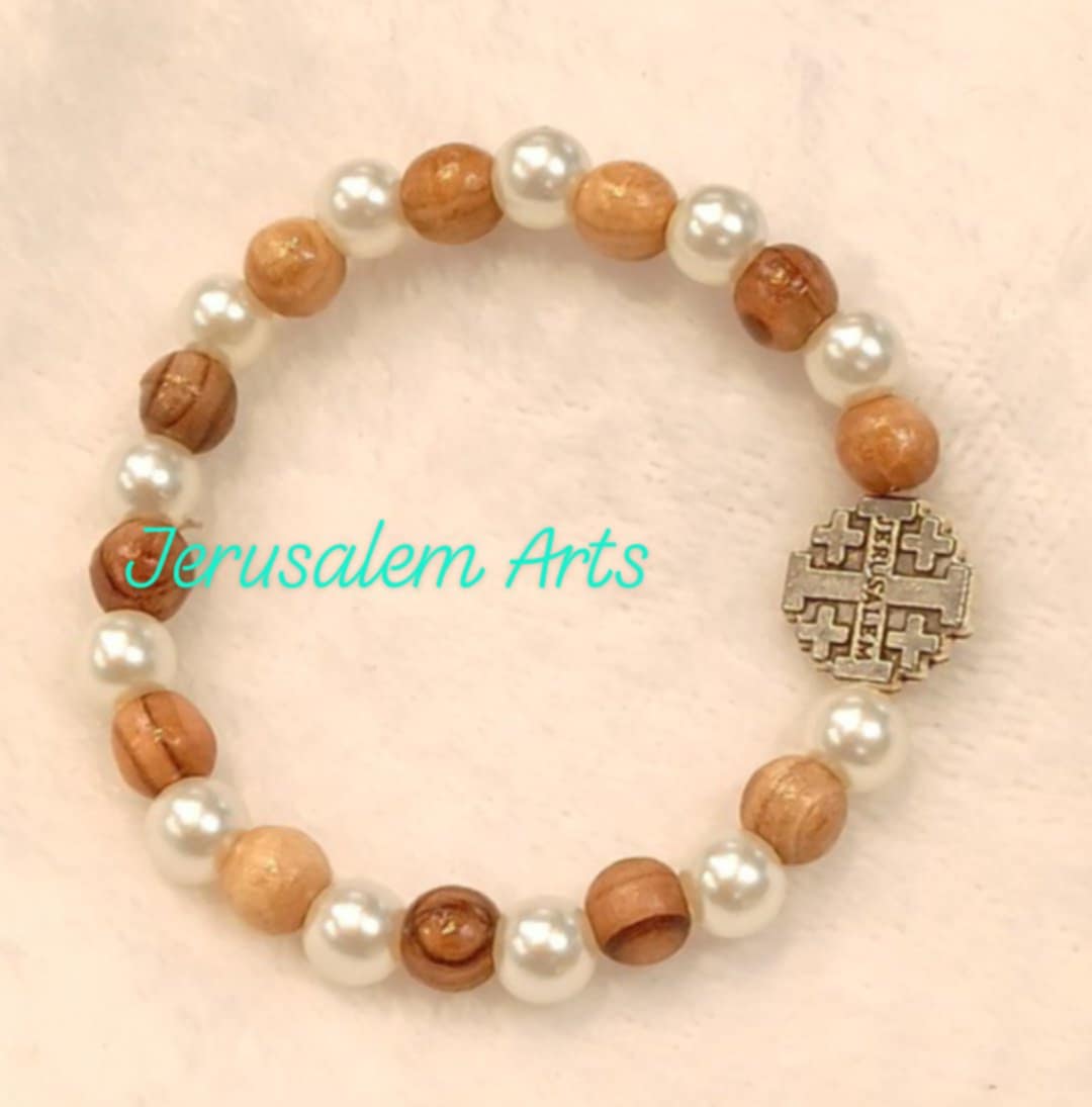 Bracelet olive wood and mother of Pearl beads
