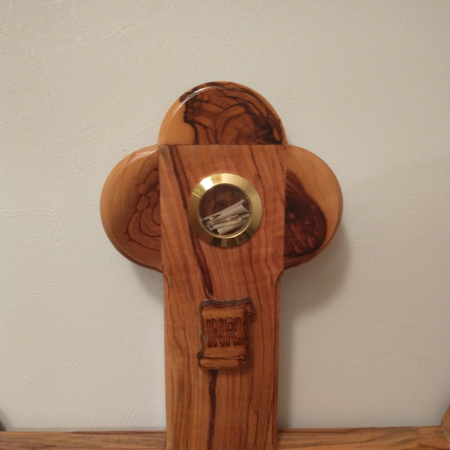 Cruz. Madera de olivo, hecha a mano en Belén/Tierra Santa.