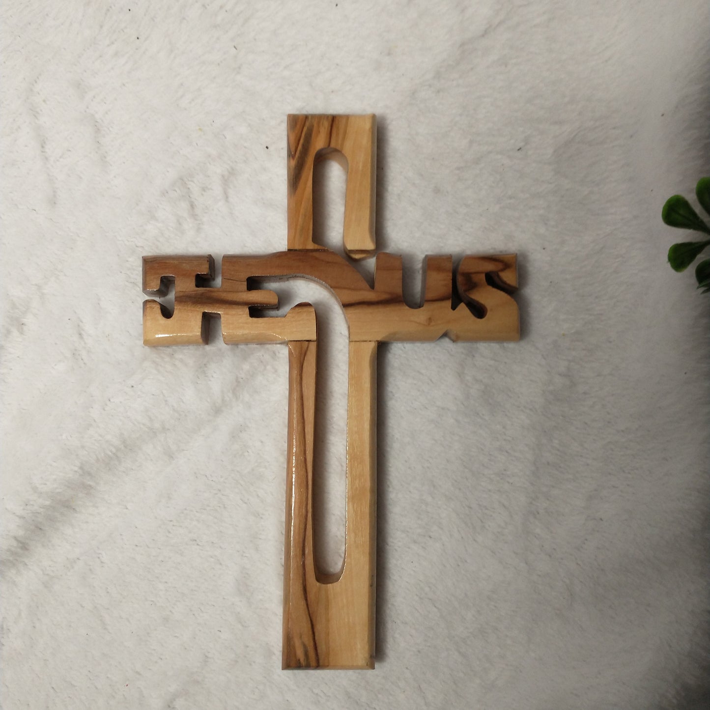 Cruz, Jesús, Madera de olivo.