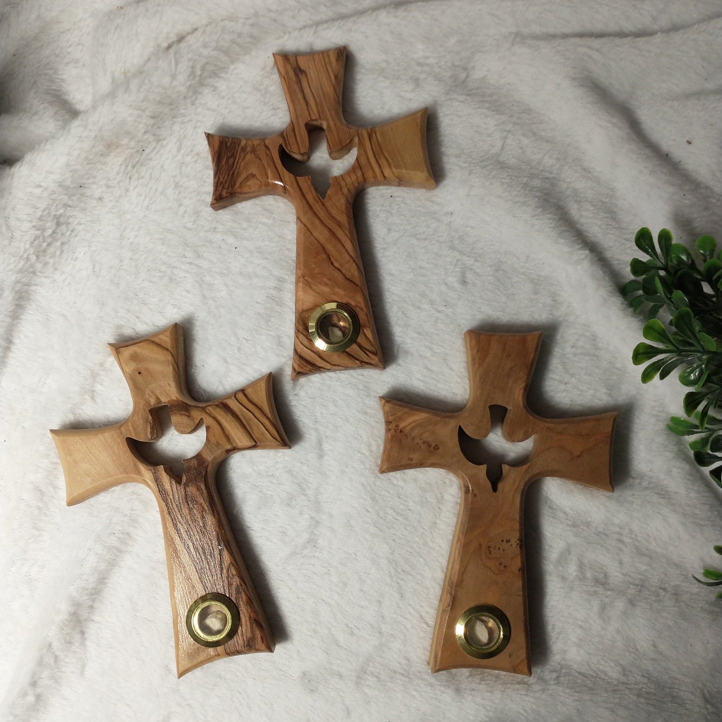 Cruz, con el Espíritu Santo, Madera de olivo Tallada a mano en Belén / Tierra Santa.