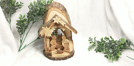 Belén tallado a mano en madera de olivo
