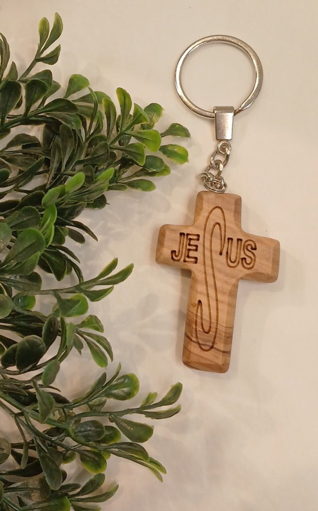 Keychain olive wood with Jesus.