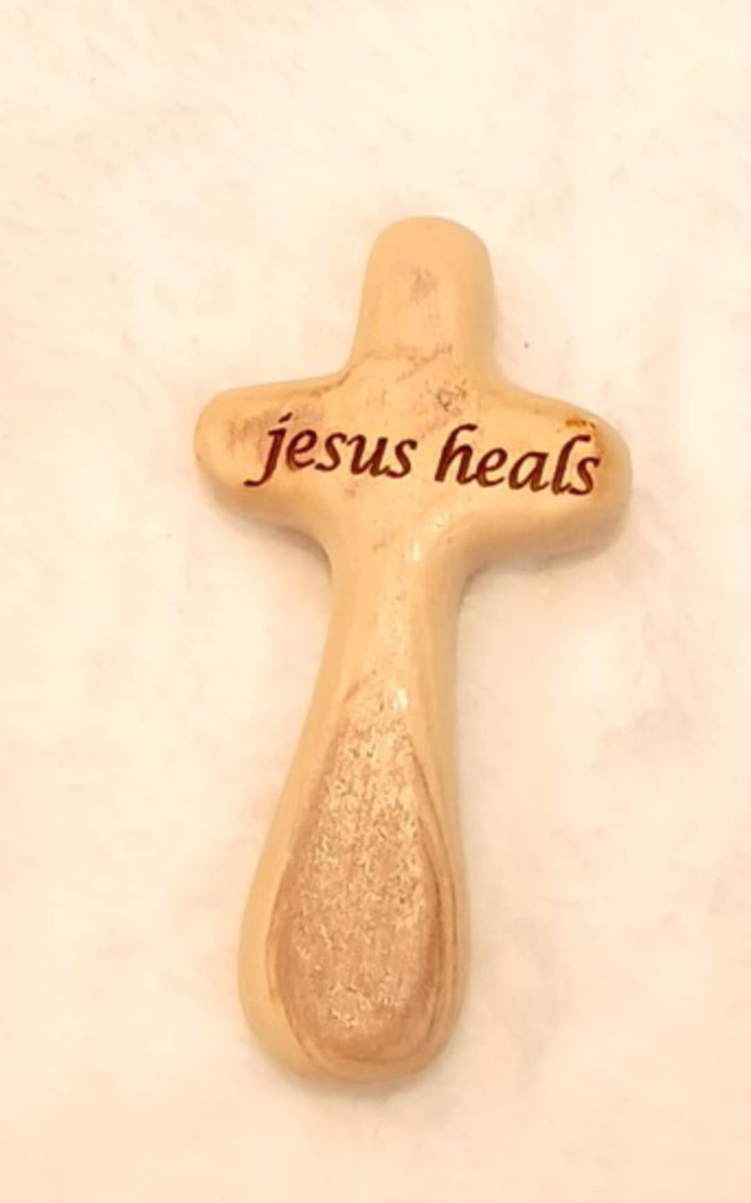 Comfort cross olive wood with sentence on it