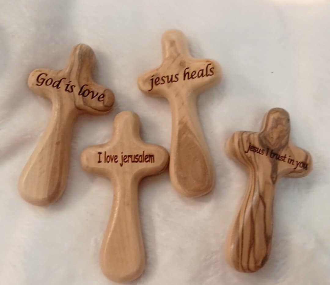 Comfort cross olive wood with sentence on it