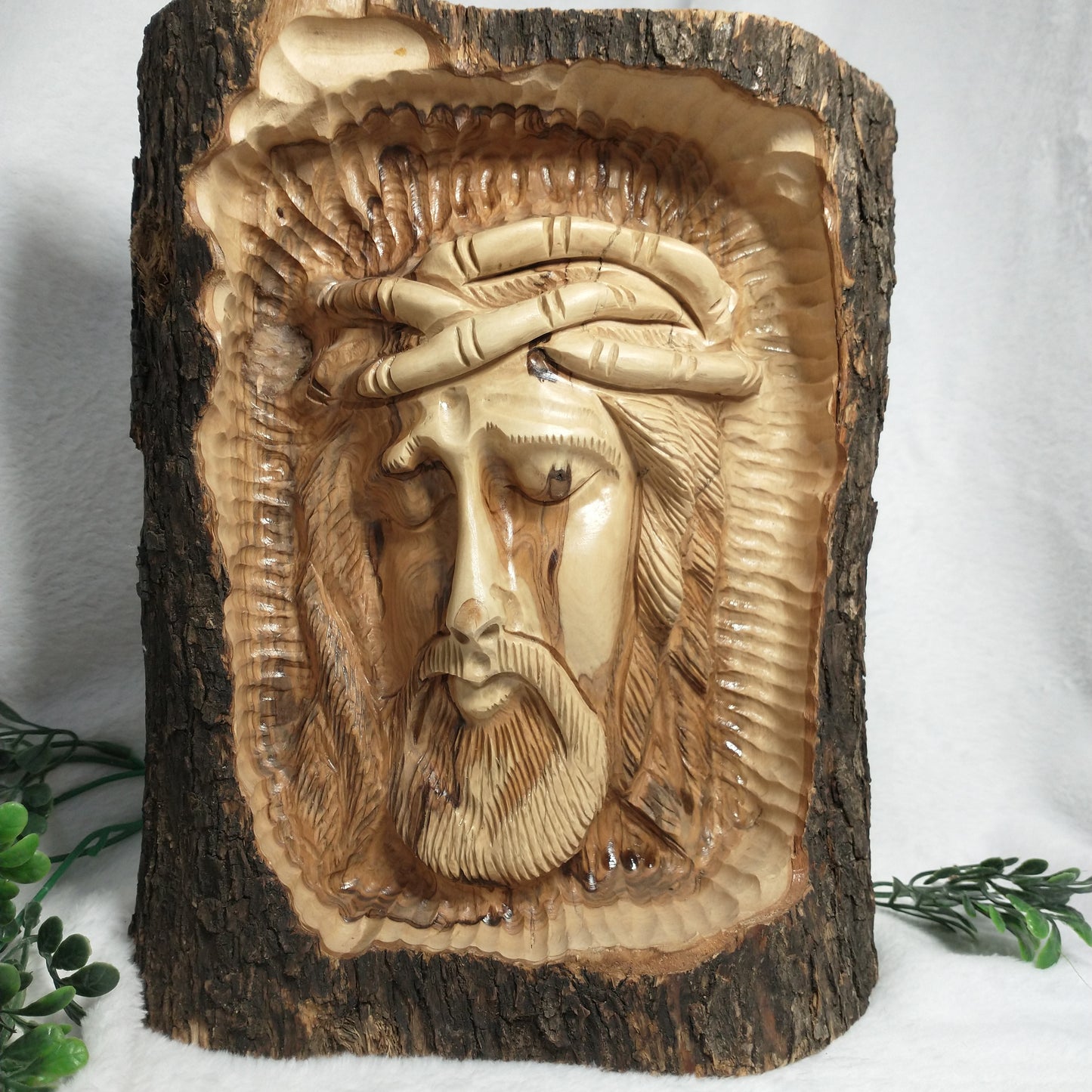 Cabeza de Jesús Madera de olivo.