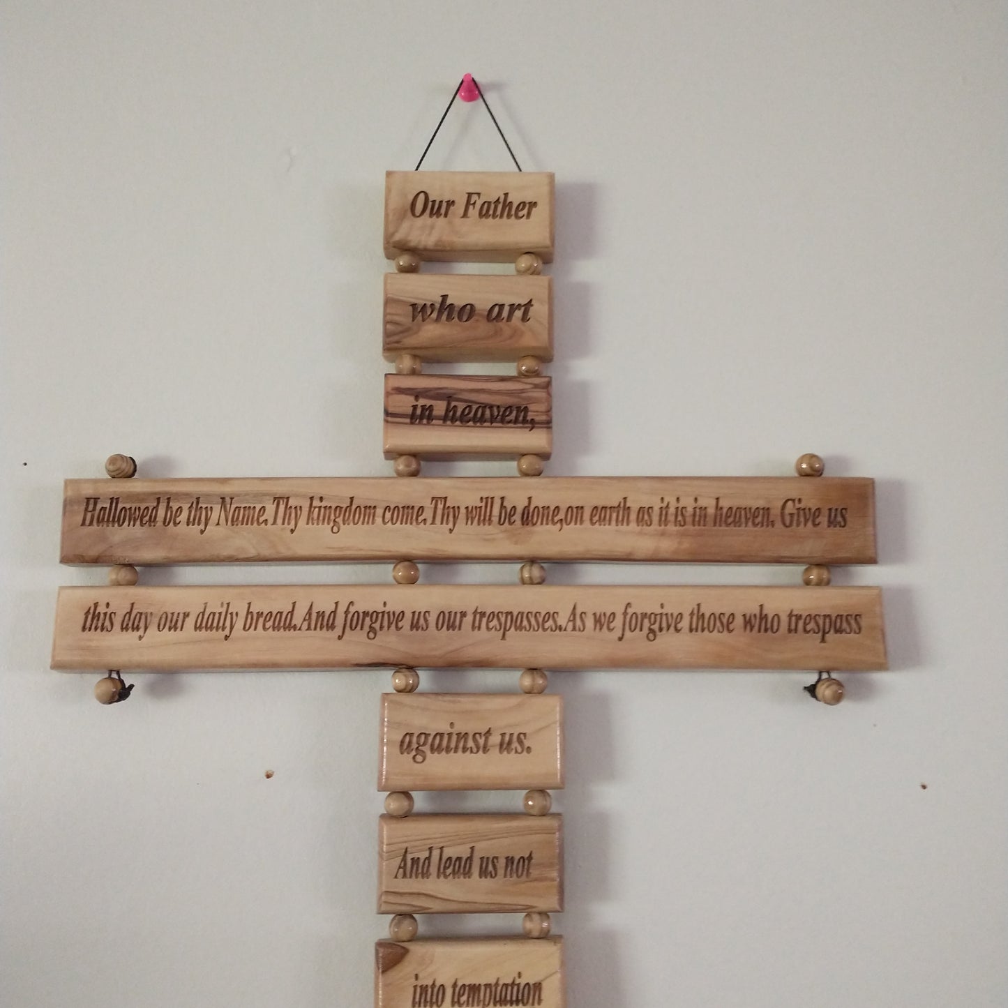 Señor de oración del Padre Nuestro. Madera de olivo. Hecho a mano en Belén.