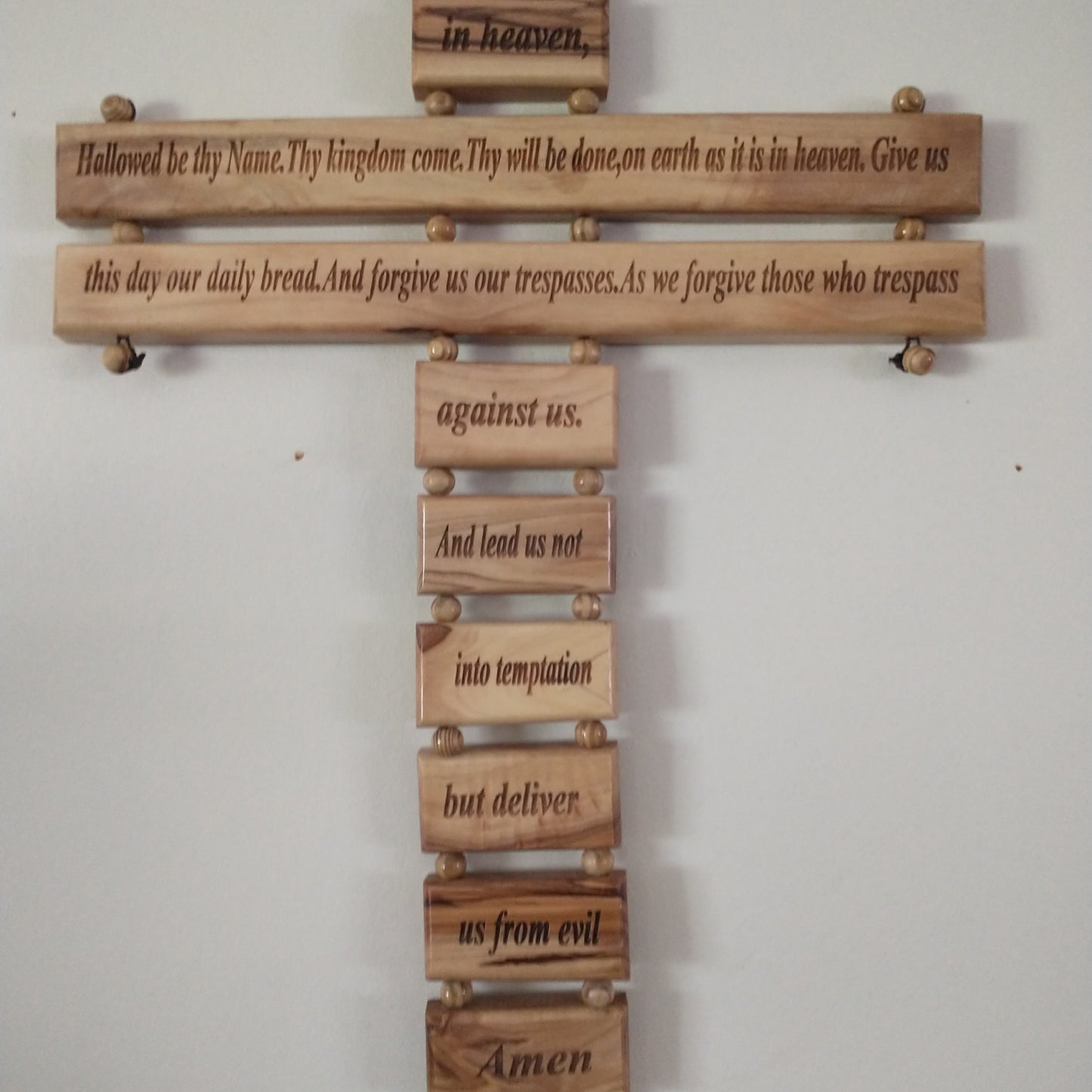 Señor de oración del Padre Nuestro. Madera de olivo. Hecho a mano en Belén.