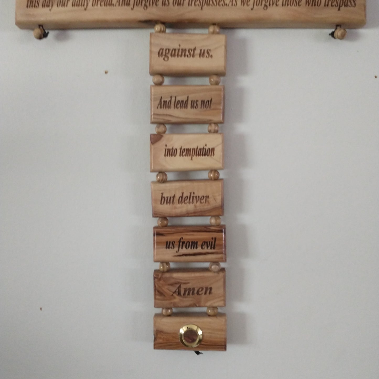 Señor de oración del Padre Nuestro. Madera de olivo. Hecho a mano en Belén.