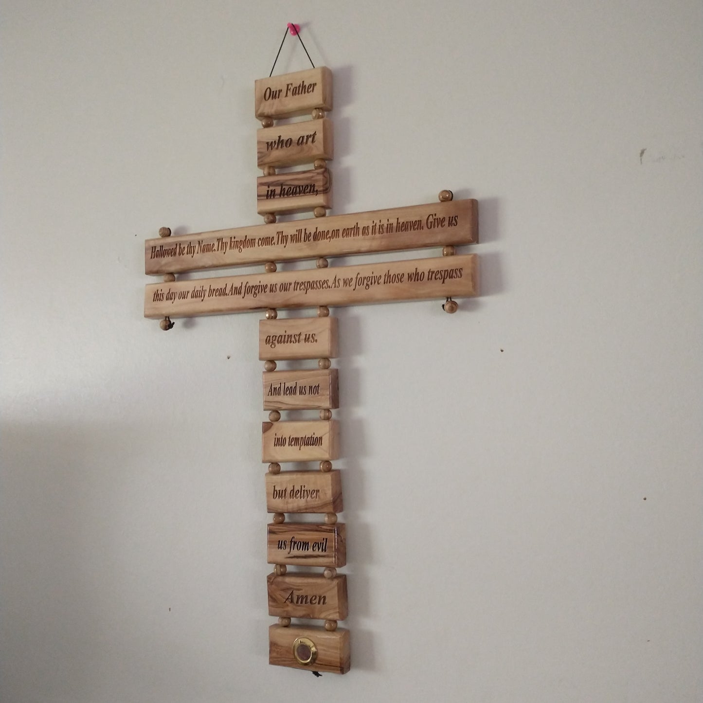 Señor de oración del Padre Nuestro. Madera de olivo. Hecho a mano en Belén.