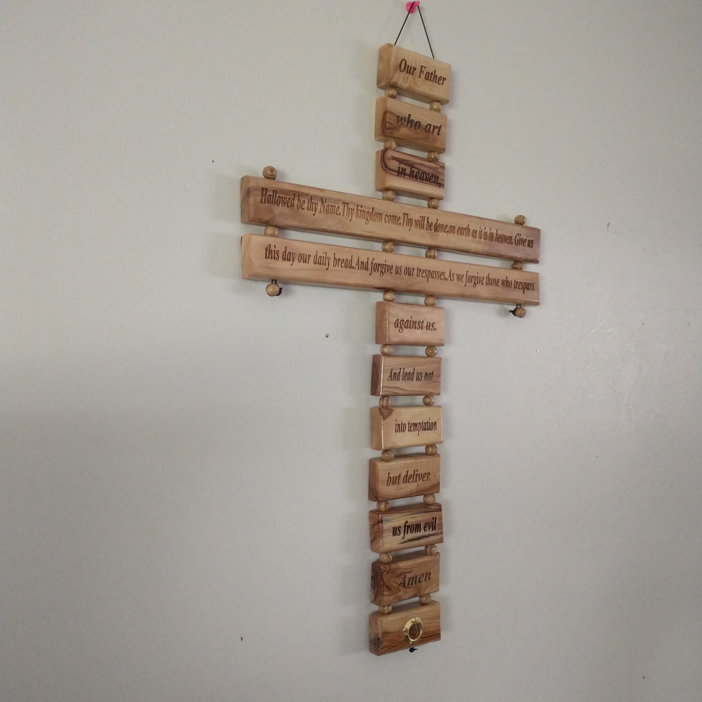 Señor de oración del Padre Nuestro. Madera de olivo. Hecho a mano en Belén.